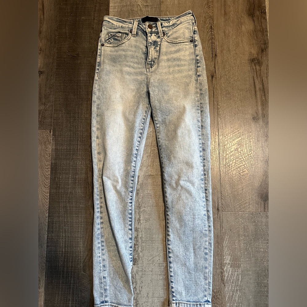 Buckle Black Light Blue Jeans